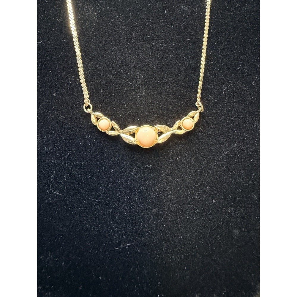 Vintage Avon 1984 Soft Blush Gold Tone‎ Faux Coral Pink Necklace 16"